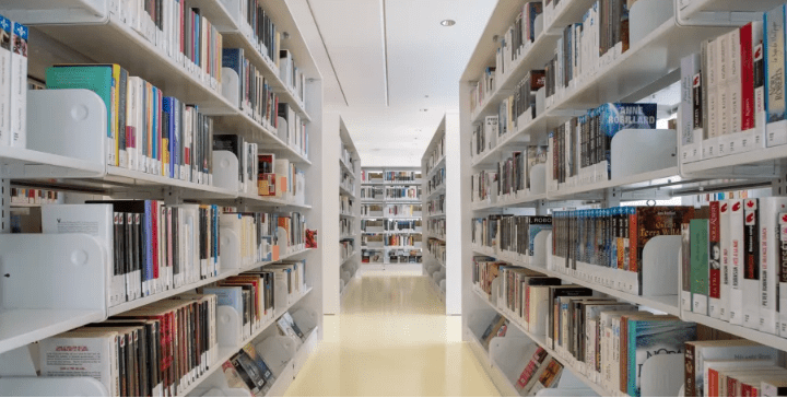 Grande vente annuelle de livres de la bibliothèque de Pierrefonds en juillet!